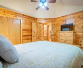 Sunny Woods Cabin - Beautifully designed modern rustic getaway with fire pit