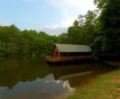 Knott`s Landing - One-of-a-kind floating water cabin, 15 minutes from downtown