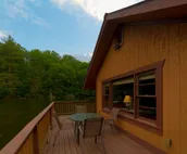 Knott`s Landing - One-of-a-kind floating water cabin, 15 minutes from downtown