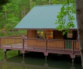 Knott`s Landing - One-of-a-kind floating water cabin, 15 minutes from downtown