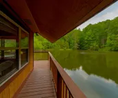 Knott`s Landing - One-of-a-kind floating water cabin, 15 minutes from downtown
