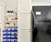 ELEGANT, SPACIOUS - 11 BEDS, 350MB WiFi, KITCHEN, DINING, CABLE TV