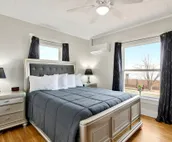 ELEGANT, SPACIOUS - 11 BEDS, 350MB WiFi, KITCHEN, DINING, CABLE TV