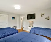 ELEGANT, SPACIOUS - 11 BEDS, 350MB WiFi, KITCHEN, DINING, CABLE TV
