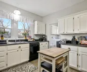 ELEGANT, SPACIOUS - 11 BEDS, 350MB WiFi, KITCHEN, DINING, CABLE TV