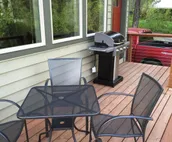 New Hm w/fire pit, short walk to dining and brewery!