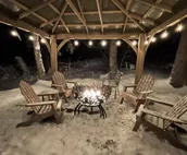 New Hm w/fire pit, short walk to dining and brewery!
