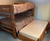 New Hm w/fire pit, short walk to dining and brewery!
