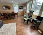 New Hm w/fire pit, short walk to dining and brewery!