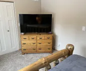 New Hm w/fire pit, short walk to dining and brewery!