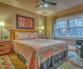 Secluded, Fenced Cottage, Hot Tub, Fire Pit, Dog Friendly, Nat’l Park