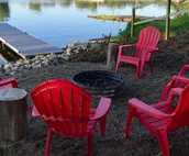 WOW-modern NEW house on Lake Shafer: Hot tub, beach, firepit, playground, games!