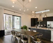 WOW-modern NEW house on Lake Shafer: Hot tub, beach, firepit, playground, games!