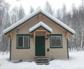 Talkeetna’s Mount Dall Cottage - easy access from Parks Highway, no chores!