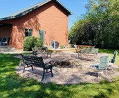 5 BR/2.5 BA Hunting & Fishing Lodge
