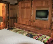 JBs Alaska Getaway Beautiful Custom Log home for your Alaskan experience 2b/2b