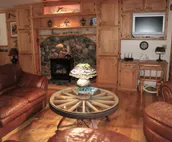 JBs Alaska Getaway Beautiful Custom Log home for your Alaskan experience 2b/2b