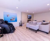 .6 Walk to Carmel Midtown (Palladium). Plus massage chair & purple mattress