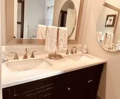 .6 Walk to Carmel Midtown (Palladium). Plus massage chair & purple mattress