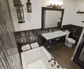 Aspenwood Manor- Luxury Thai-inspired 3bed/2ba Condo downtown!