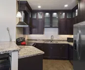 Aspenwood Manor- Luxury Thai-inspired 3bed/2ba Condo downtown!