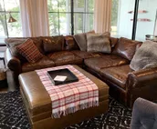 NEW modern lake house + apt for 15: HOT TUB, beach, firepit, playground, games!