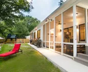 NEW modern lake house + apt for 15: HOT TUB, beach, firepit, playground, games!