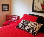 Tranquil Countryside Bungalow: A Blissful Retreat in Town Minutes From UofA!