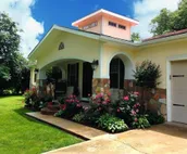 Tranquil Countryside Bungalow: A Blissful Retreat in Town Minutes From UofA!