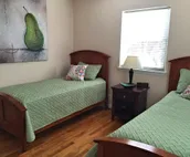 Tranquil Countryside Bungalow: A Blissful Retreat in Town Minutes From UofA!