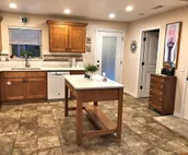 Tranquil Countryside Bungalow: A Blissful Retreat in Town Minutes From UofA!