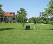 Tranquil Countryside Bungalow: A Blissful Retreat in Town Minutes From UofA!