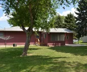 Maroon 5 Private home in quiet neighborhood