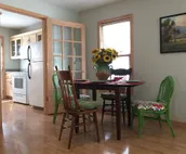 Cozy Cottage, Fully Furnished, Quiet Downtown Neighborhood