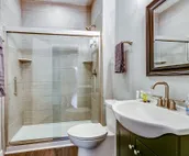Walk to ND and Eddy Street, ProCleaned ** Comfy **  Updated