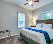 Walk to ND and Eddy Street, ProCleaned ** Comfy **  Updated