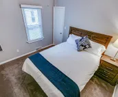 Walk to ND and Eddy Street, ProCleaned ** Comfy **  Updated