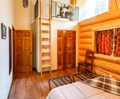 Riverside Log Cabin: On-Site Aurora Viewing!
