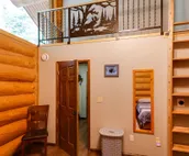 Riverside Log Cabin: On-Site Aurora Viewing!