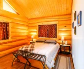 Riverside Log Cabin: On-Site Aurora Viewing!