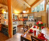 Riverside Log Cabin: On-Site Aurora Viewing!