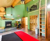Riverside Log Cabin: On-Site Aurora Viewing!