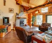 Riverside Log Cabin: On-Site Aurora Viewing!