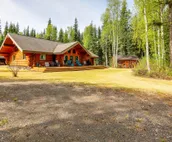 Riverside Log Cabin: On-Site Aurora Viewing!