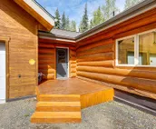 Riverside Log Cabin: On-Site Aurora Viewing!
