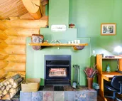 Riverside Log Cabin: On-Site Aurora Viewing!