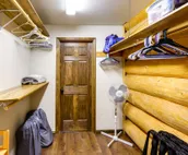 Riverside Log Cabin: On-Site Aurora Viewing!