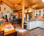 Riverside Log Cabin: On-Site Aurora Viewing!