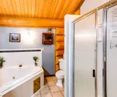 Riverside Log Cabin: On-Site Aurora Viewing!