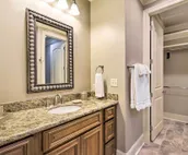 Diamondhead Condo - Marina, Pool Access & Golfing!